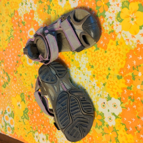 Kids Teva sandals with velcro strap - Picture 2 of 2